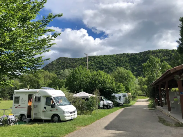 Emplacement camping-car ou van hauteur >2m